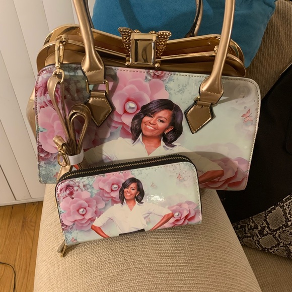 A president pocketbook Michelle Obama with wallet. - Picture 3 of 5